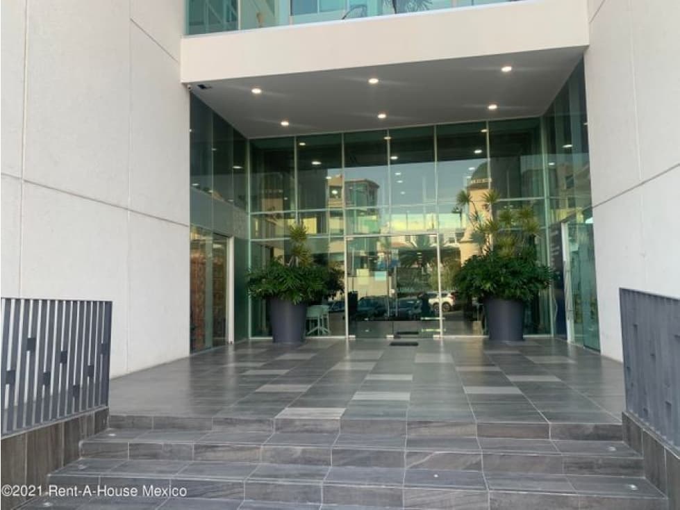 VENTA y RENTA, oficina comercial remodelada. Milenio 3era Sección - 1