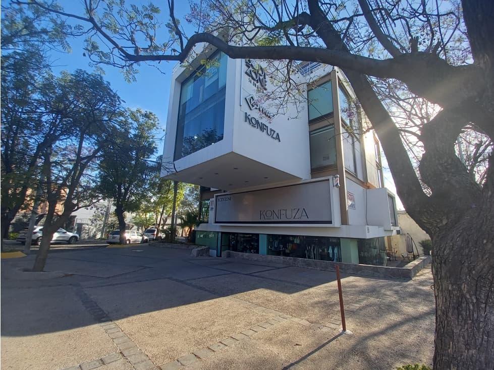 Oficina en Zona de Alto Impacto Publicitario en Queretaro - 1