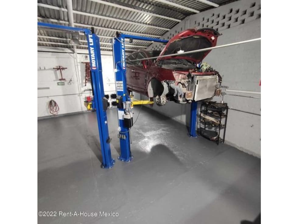 VENTA. San Pablo - Taller automotriz con mobiliario y herramientas - 1