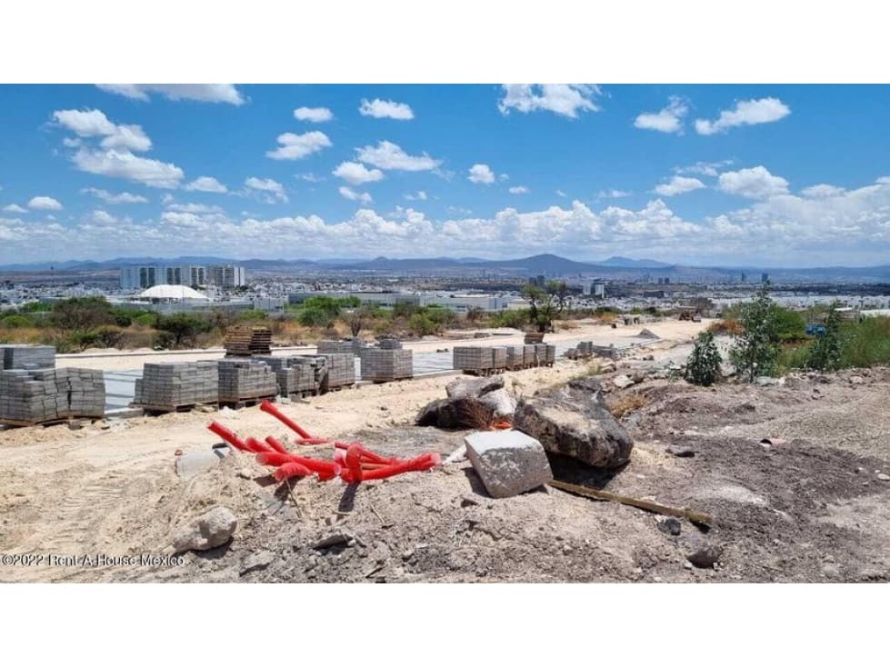 Se vende lote para uso comercial en El Refugio IG - 1