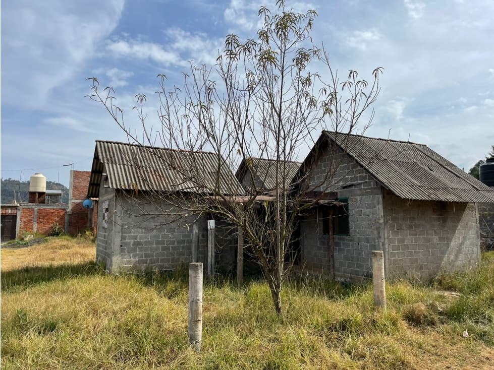 Casa en Venta para remodelar con amplio terreno La Joya Patzcuaro - 1