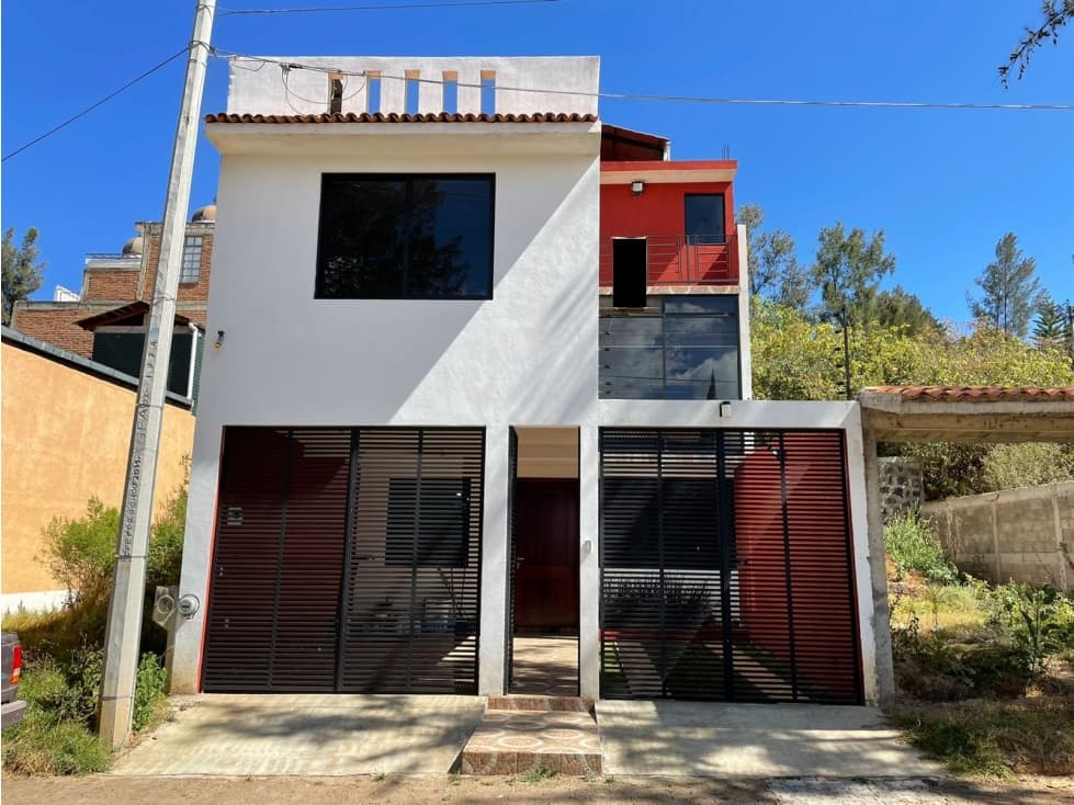 Casa en Venta Fraccionamiento Villas del Sol Pátzcuaro Vista al Lago - 1