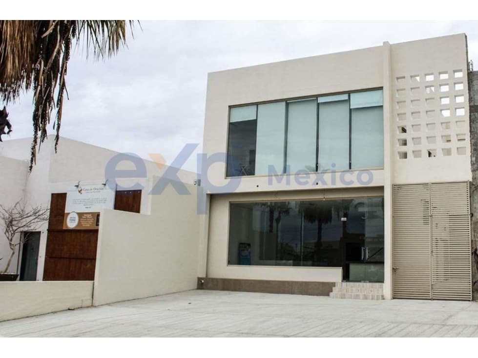 Se Renta Local Comercial de 2 pisos, con oficinas privadas, amplio - 1