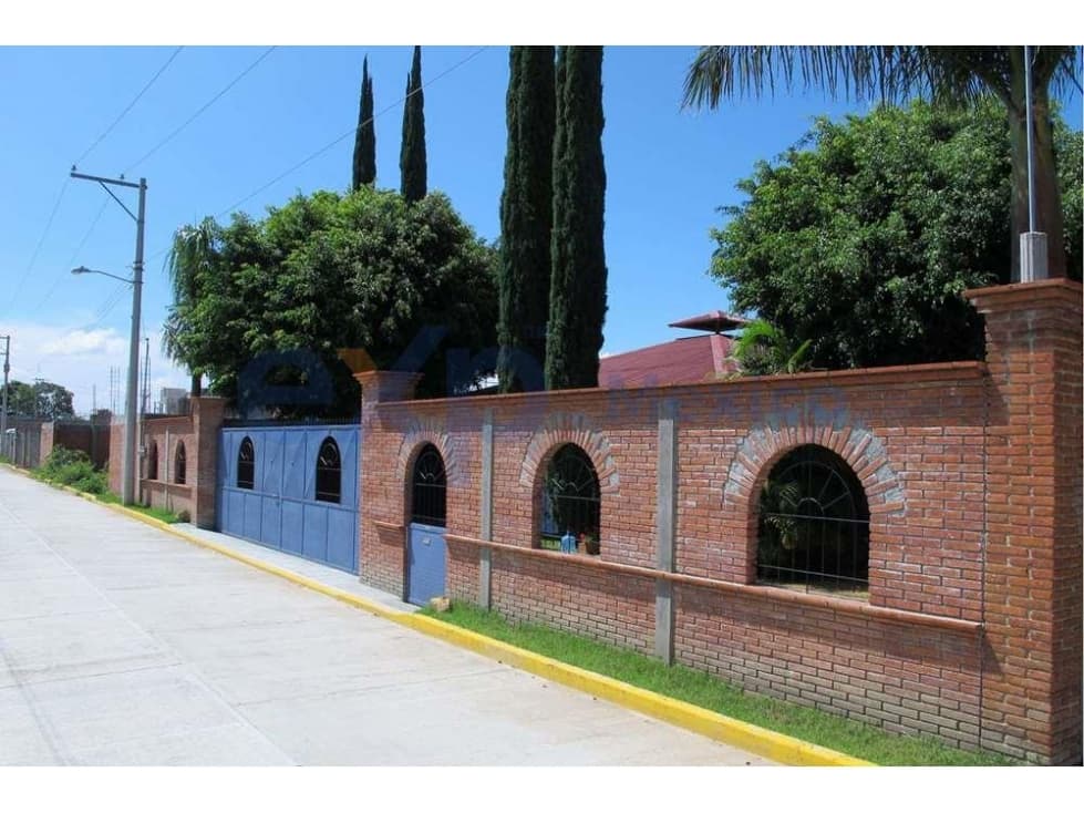 Se vende casa para uso habitacional y comercial - 1