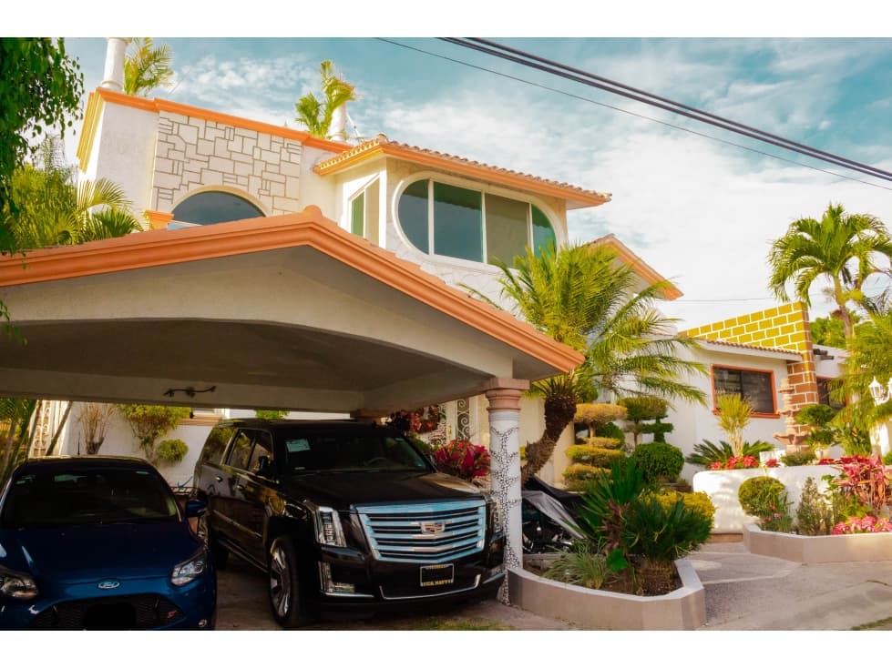 VENTA DE RESIDENCIA EN FRACCIONAMINETO EN LOMAS DE COCOYOC - 1