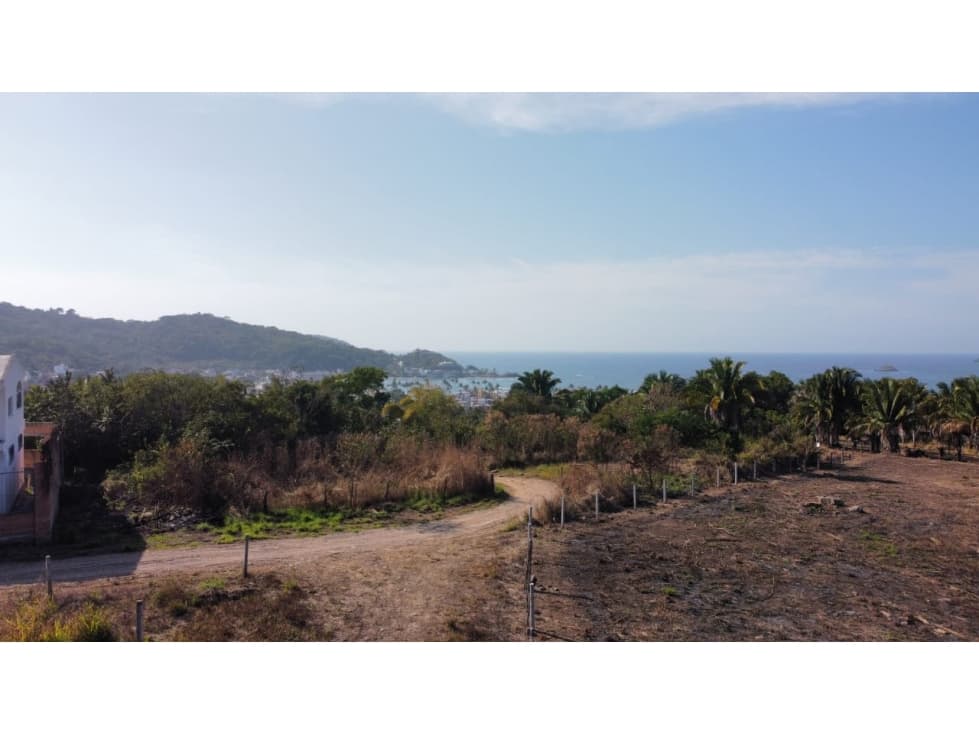 Terreno con Hermosa Vista al Mar - 1