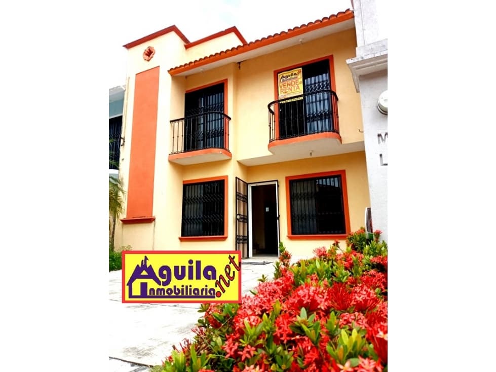 Clave: 586. RENTA casa.  Elegantes acabados en madera. - 1