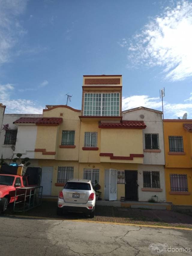 SE VENDE HERMOSA CASA DE 4 RECAMARAS Y 4 NIVELES CON HERMOSOS TERMINADOS - 1