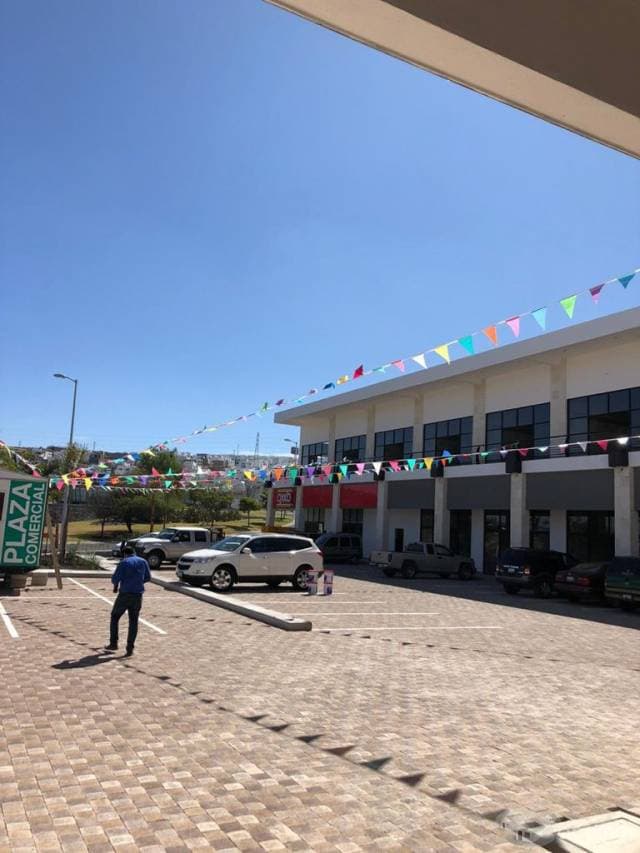 RENTA LOCAL COMERCIAL EN PLAZA MULTI GIRO    EL PUEBLITO QUERÉTARO - 1