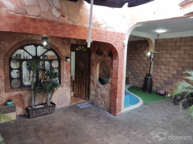 Casa EN VENTA (CON ALBERCA) en Col. La Perla, Nezahualcóyotl, EDOMEX. - 1