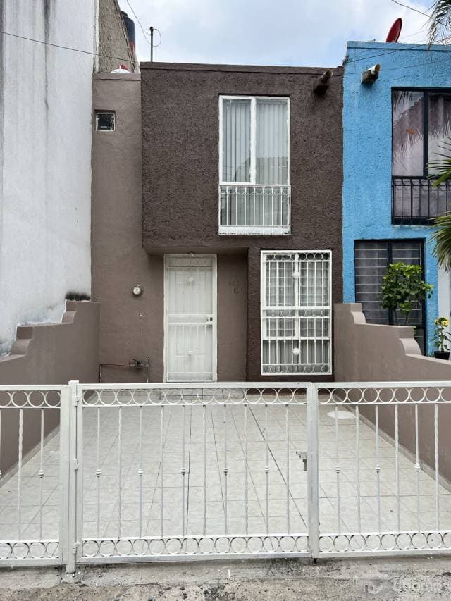 CASA EN RENTA - 1