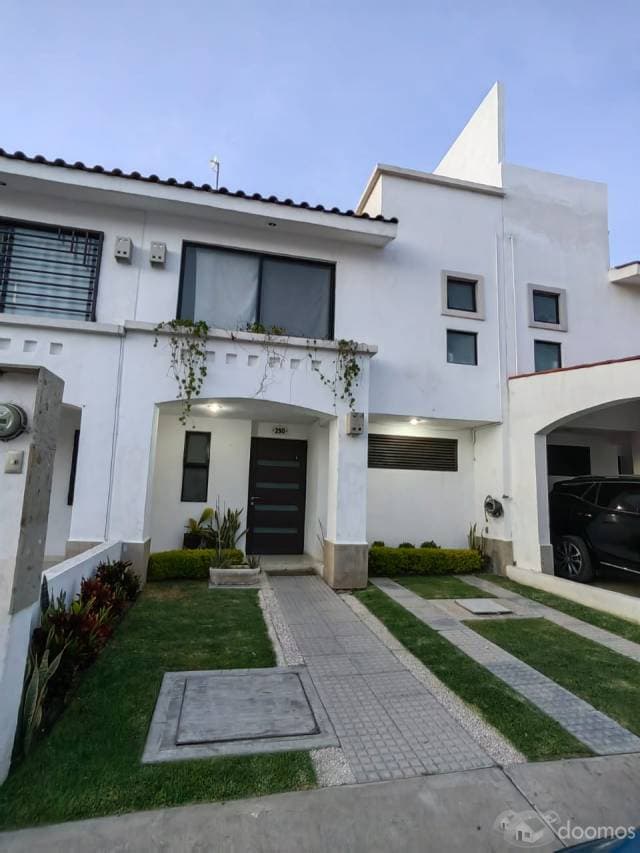 Casa en venta en Irapuato Gto. Residencial San Marino - 1