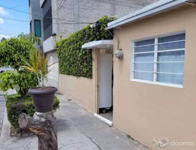 CASA UN NIVEL CON EXCELENTE UBICACION LISTA PARA QUE LA PONGAS A TU GUSTO - 1
