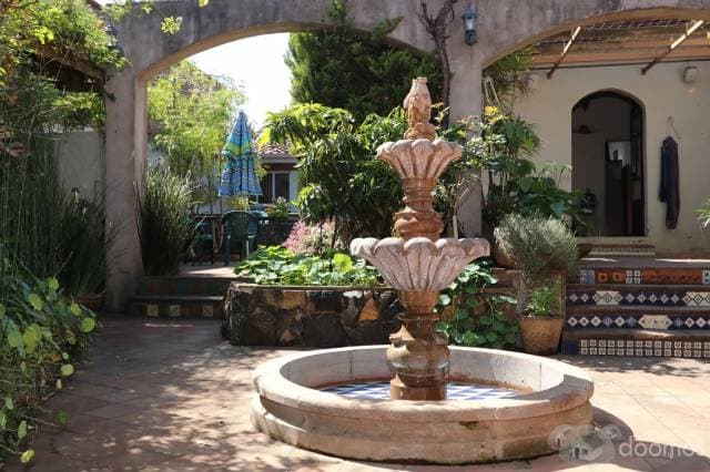 Casa de adobe una planta en el centro de Pátzcuaro - 1