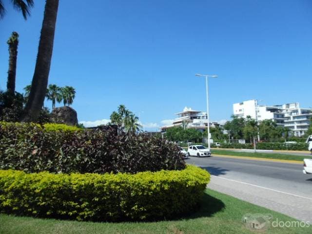 VENDO TERRENO EN PUERTO VALLARTA, SOBRE AVENIDA FCO. MEDINA ASCENCI0. - 1
