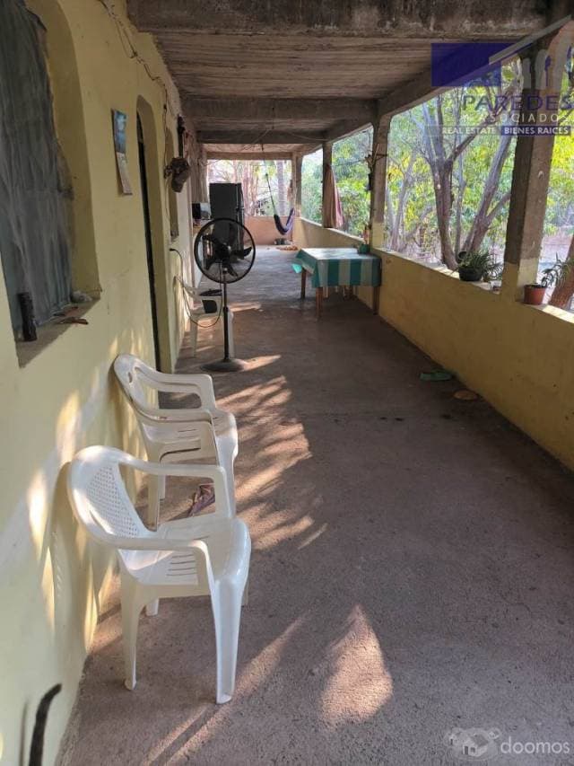 C115 Venta de Casa, 3 recamaras a 100 mts carretera Zona Ixtapa - 1