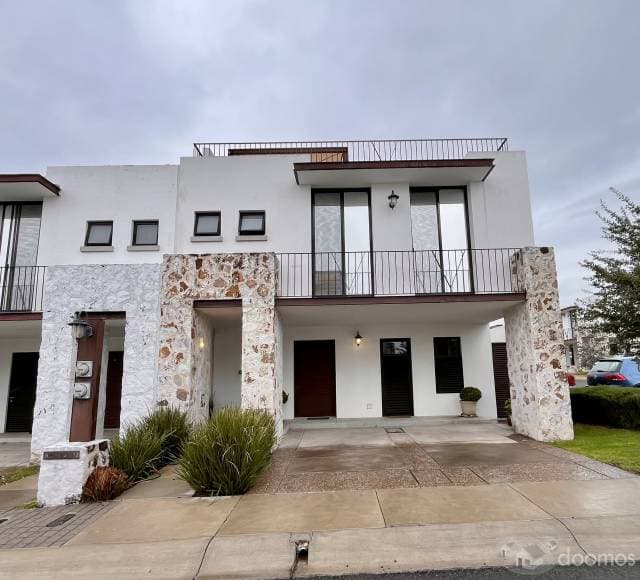 CASA AMUEBLADA EN RENTA, TORRE DE PIEDRA JURIQUILLA, Qro. - 1