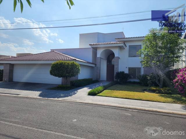 GC104 Casa en Venta en Fracc Club Campestre de 5 Recámaras en Celaya Guanajuato - 1