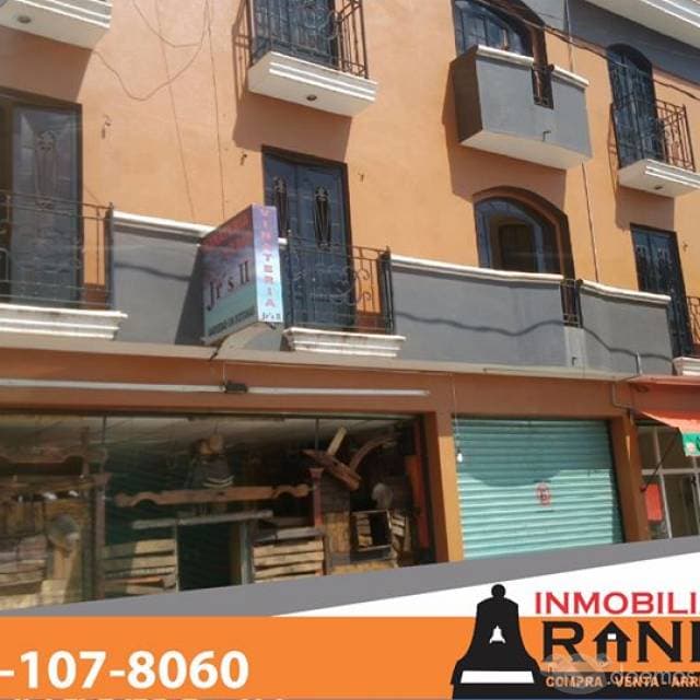 Venta de edificio con departamentos y local comercial - 1
