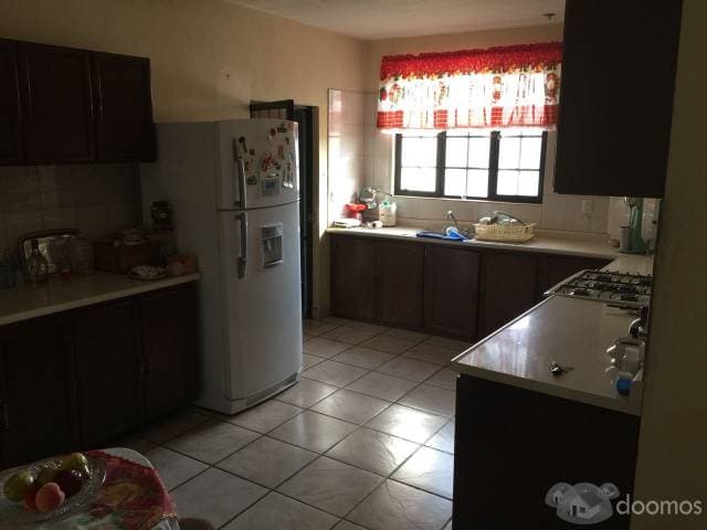 Casa en venta en Col. Guadalupe, en Tepatitlán Jalisco, frente al restaurante don kmaron - 1