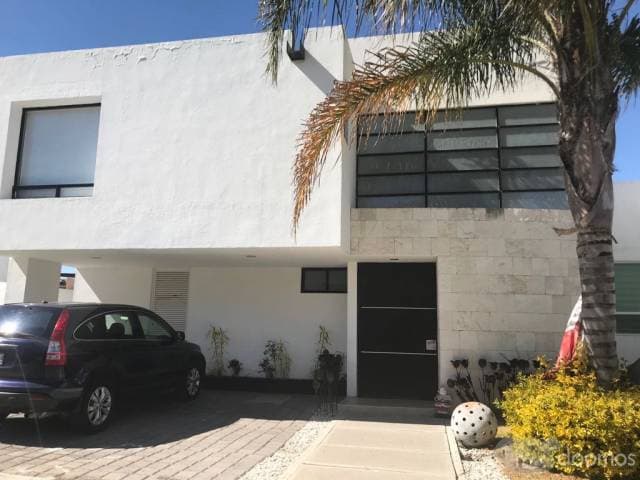 Vendo Casa en Fraccionamiento Puerta Real, Corregidora, Querétaro, Condominio Villa Agaves, 228.23 m2 de terreno, 220.00 m2 de construcción - 1