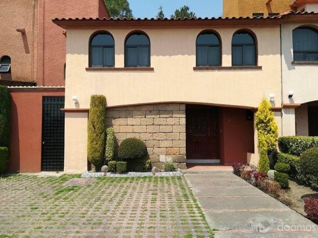 Casa en Fraccionamiento en Zona Comercial de Metepec - 1