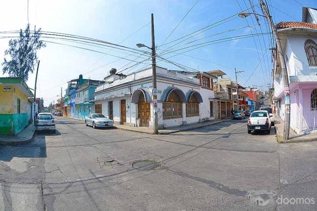 Casa en venta a una cuadra de Venustiano Carranza   - 1