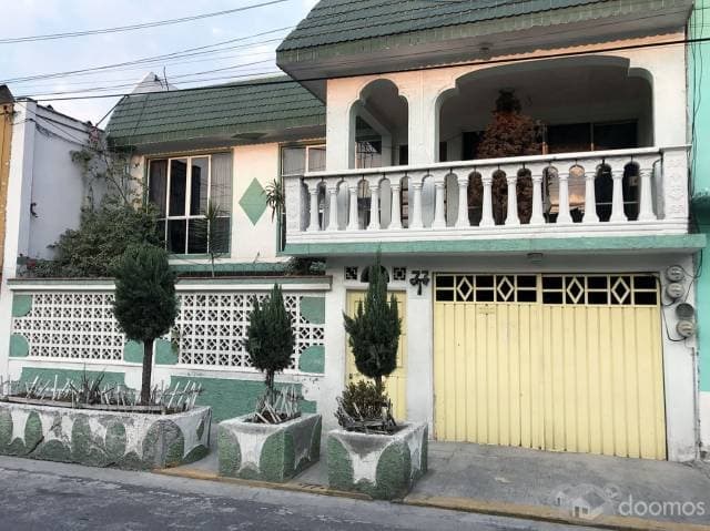 HERMOSA CASA DE 6 RECAMARAS CON CONSTRUCCION DE MAS DE 300.00 M2 SUPER UBICADA TODOS LOS SERVICIOS - 1