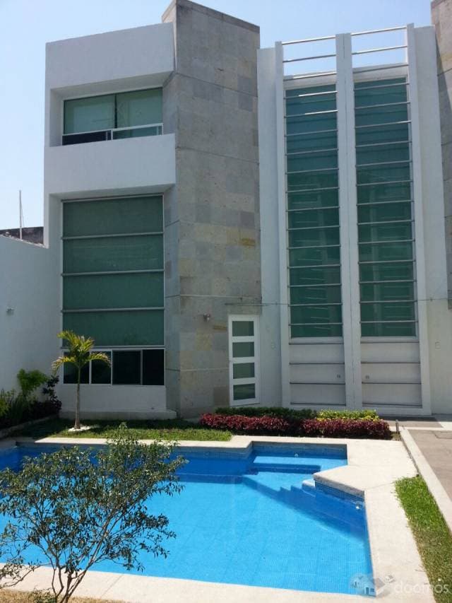 Casa en Excelente zona a un excelente precio - 1