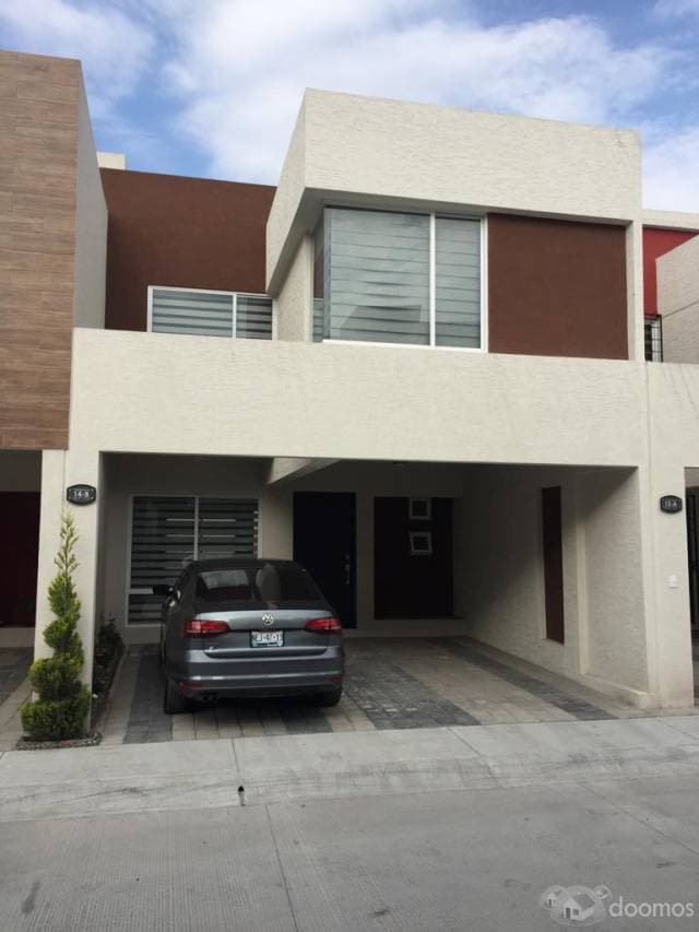 SE RENTA CASA SEMINUEVA A 30 MINS DE SANTA FE - 1