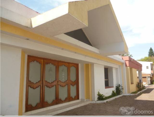 Casa amplísima remodelada de 6 recámaras y 5 baños. - 1