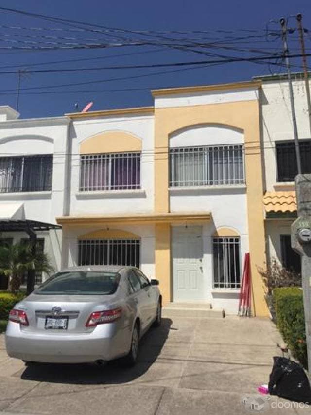 Se renta casa en Irapuato Gto. fraccionamiento Quinta Villas - 1