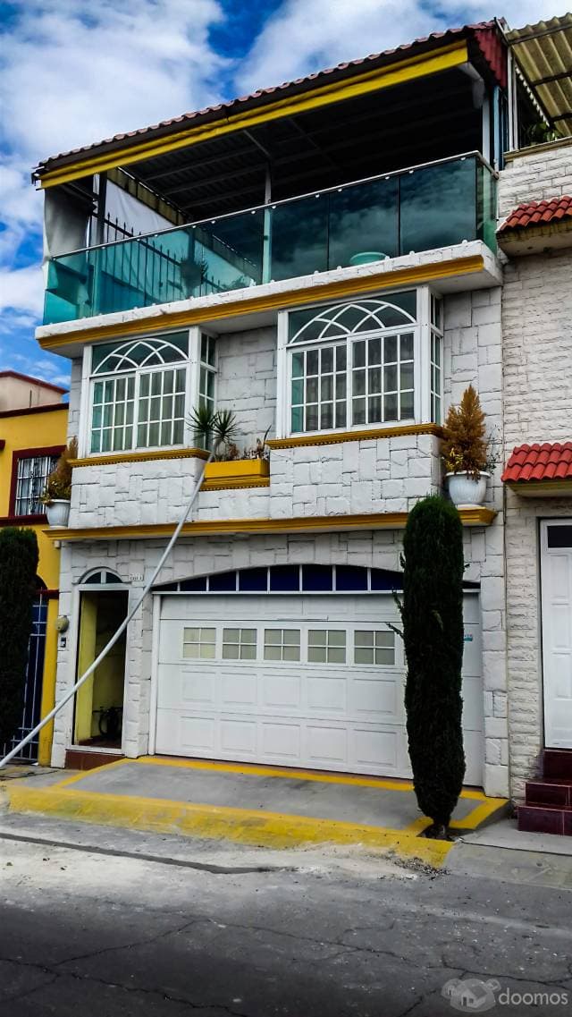 Bonita casa de 3 niveles en venta con fácilidades - 1