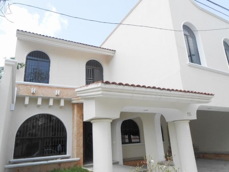 Casa en renta amplia, tres recamaras, patio residencial priv - 1