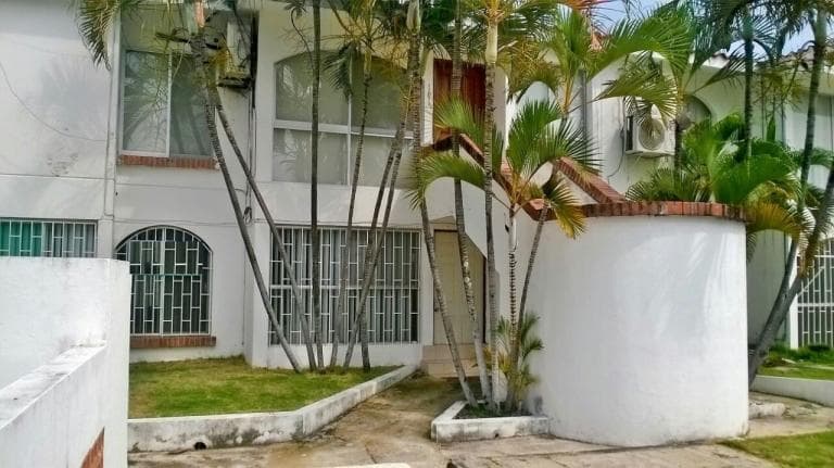 Depa amueblado se renta en la Floresta - 1