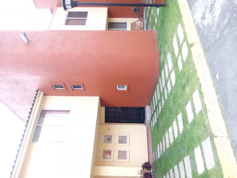 Renta casa en San Mateo a 5 minutos de Tollocan y Torres - 1