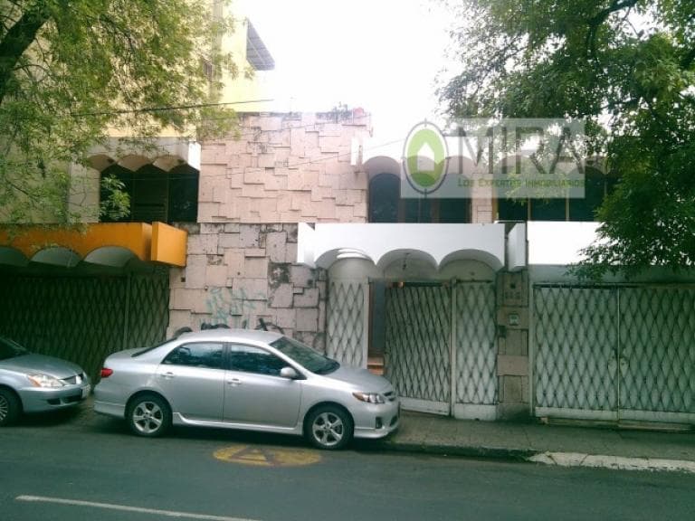 CASA GRANDE EN VENTA EXCELENTE UBICACION BOSQUE CUAUHTEMOC - 1