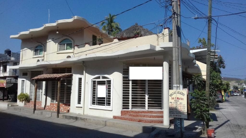 VENDO BUNGALOW CON LOCALES COMERCIALES - 1
