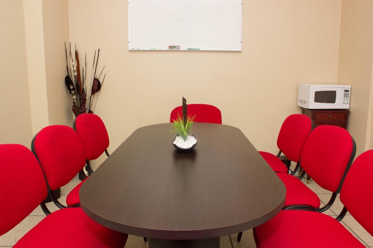 RENTA DE OFICINAS CON SALA DE JUNTAS - 1