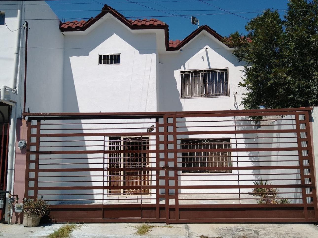 CASA MUY AMPLIA MUY CERCA DEL ESTADIO RAYADOS - 1
