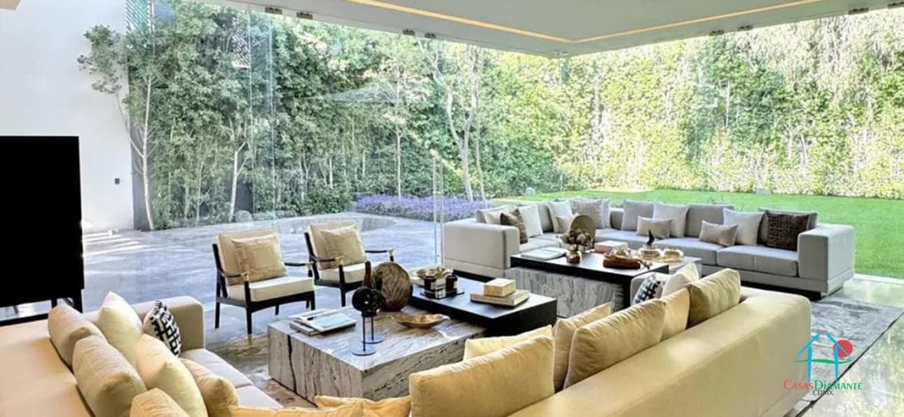 Casa de Lujo en CDMX con terraza triple altura y jardín - 1