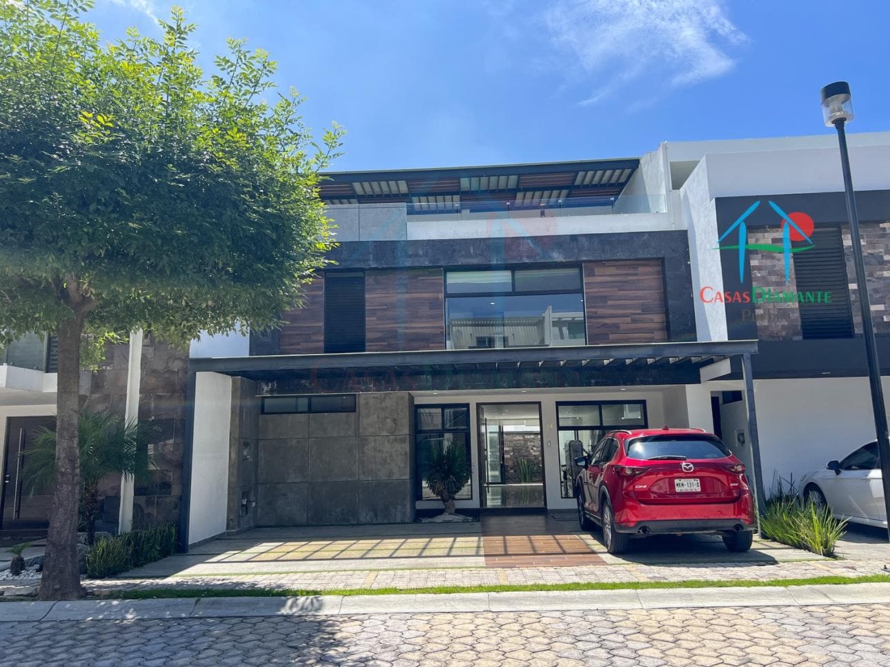 Casa en venta con jardín, Family Room y Roof Garden - 1