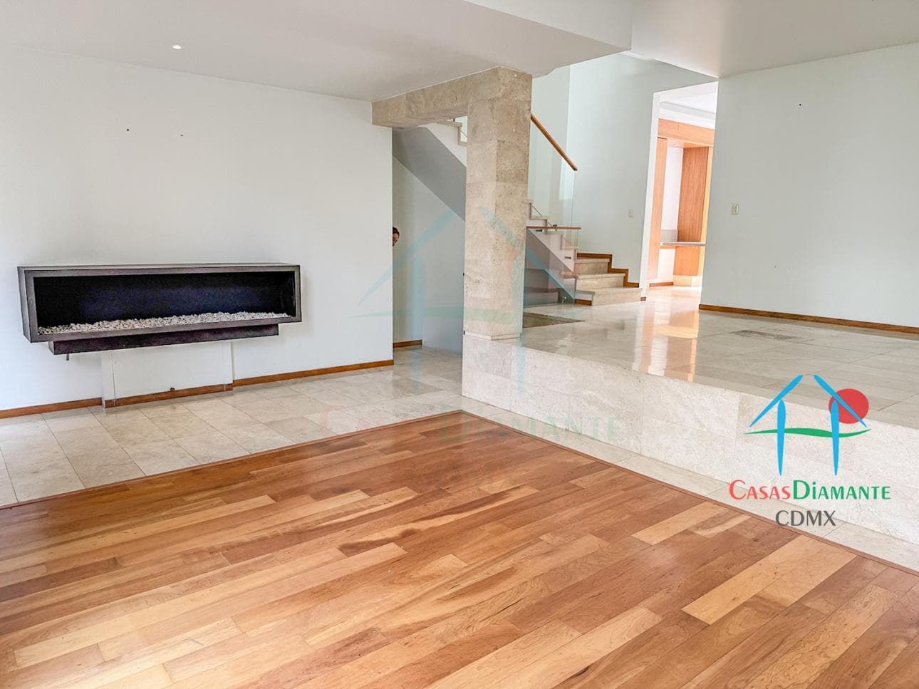Residencia Moderna con Terraza, Chimenea y 3 Recámaras - 1