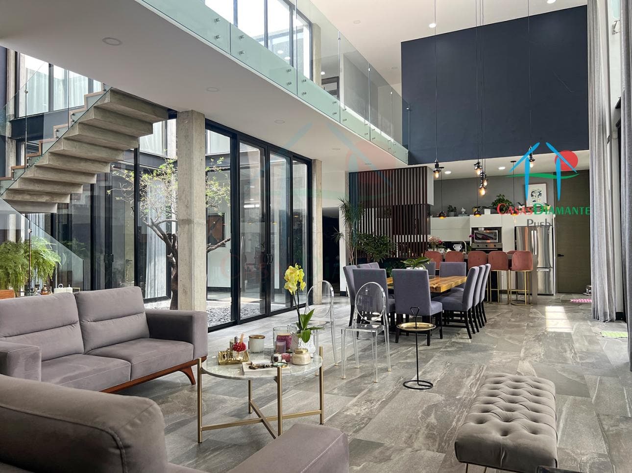 Casa con Terraza, Jardín, Gimnasio y Seguridad Total - 1