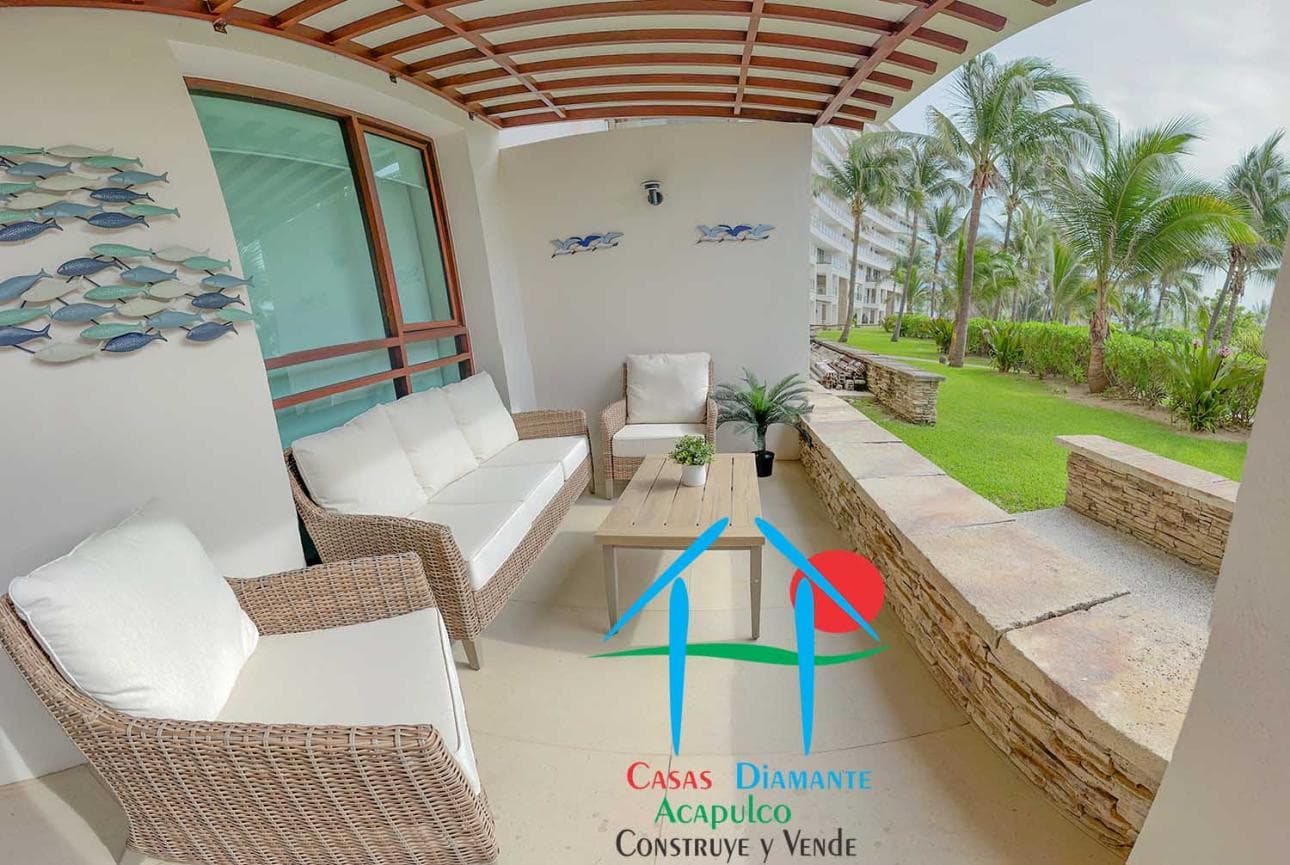 Depa de playa con terraza y jardín privado - 1