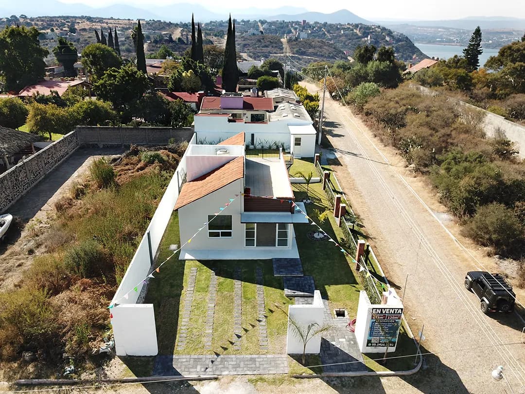 Residencia en esquina en Presa Escondida - 1