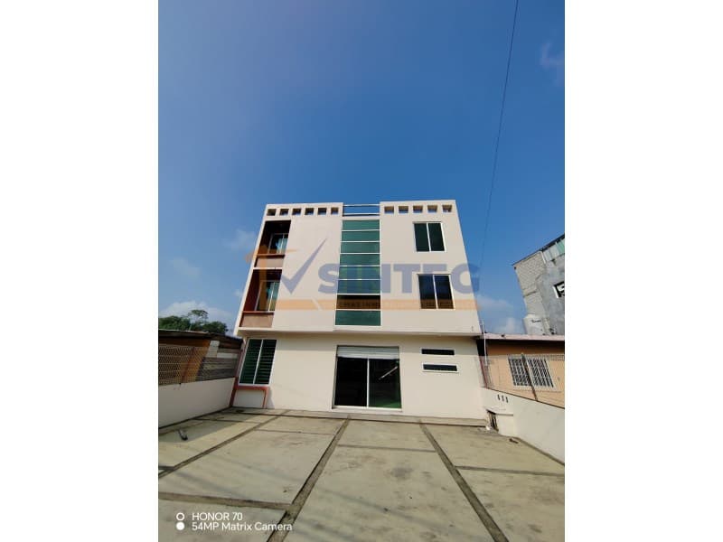 Rento edificio con oficinas y despachos colonia Villa de las Flores Poza Rica Veracruz, Villa de las Flores - 1