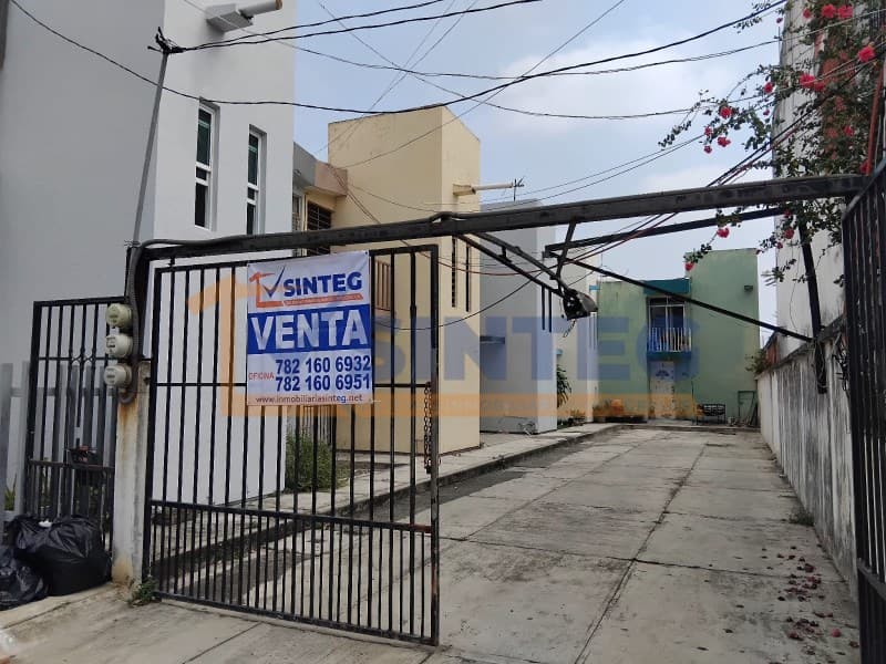 VENTA DE CASA DE 2 PLANTAS CON 2 RECAMARAS EN LA COLONIA, CAZONES, Cazones - 1