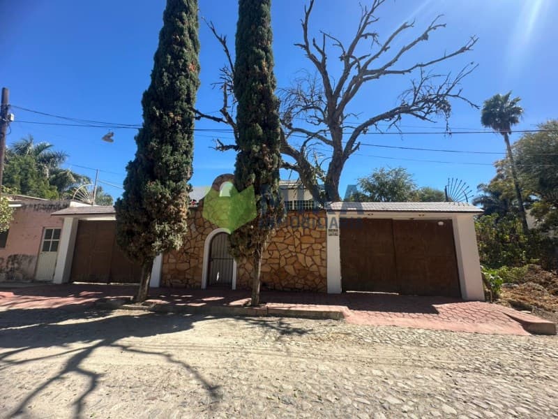 CASA EN VENTA A 1 CUADRA DEL LAGO DE CHAPALA, Chapala Centro - 1