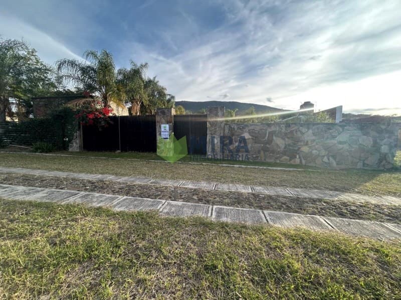 TERRENO EN VENTA CERCA DE LA CARRETERA JACONA -JIQUILPAN, Mirador del Valle - 1